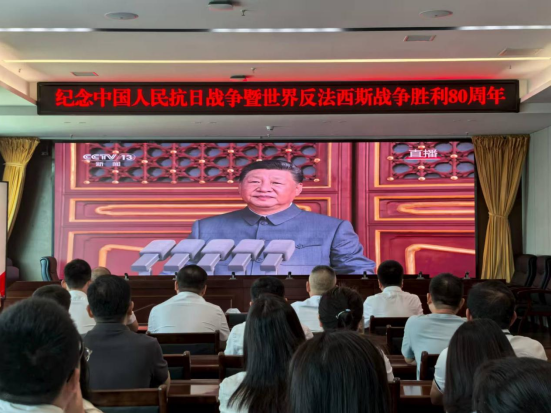 中交三公局三公司职工观看阅兵，铭记历史，砥砺前行