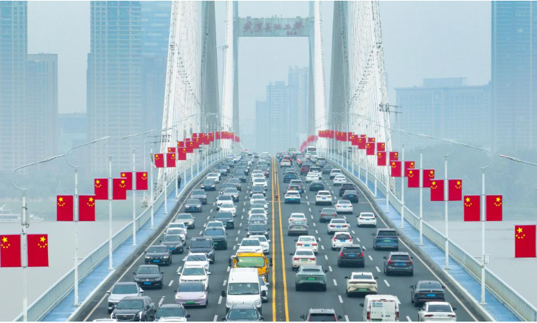 “活力势不可当”——外媒年终报道里的中国