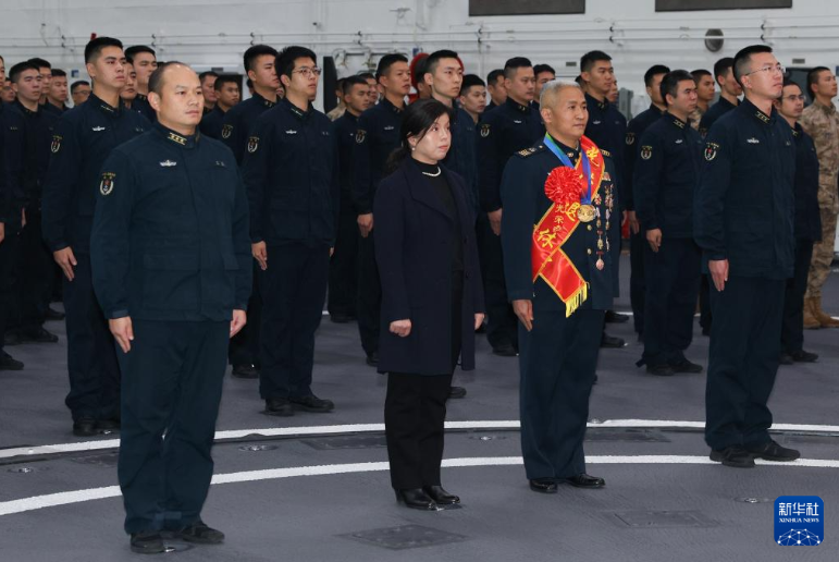 最后一个军礼，告别航母——福建舰一名退休老兵三十年的梦想追寻