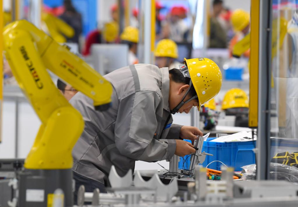 财经聚焦丨人工智能浪潮下，如何畅通就业路？