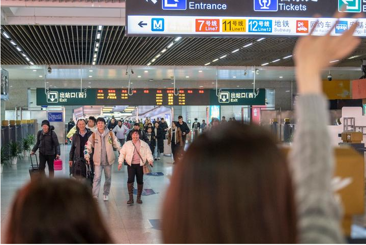 马年春节假日盘点·交通篇丨反向团圆多、自驾出行旺、服务添暖意——流动中国彰显澎湃活力