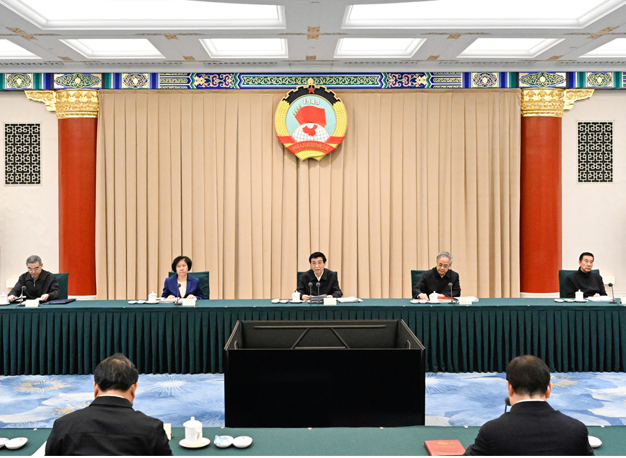 王沪宁主持召开全国政协主席会议