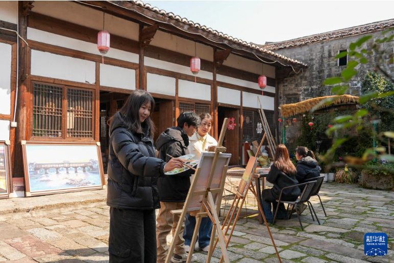 马年春节假日盘点·消费篇丨从年味里看活力——“三新”勾勒中国春节消费图景