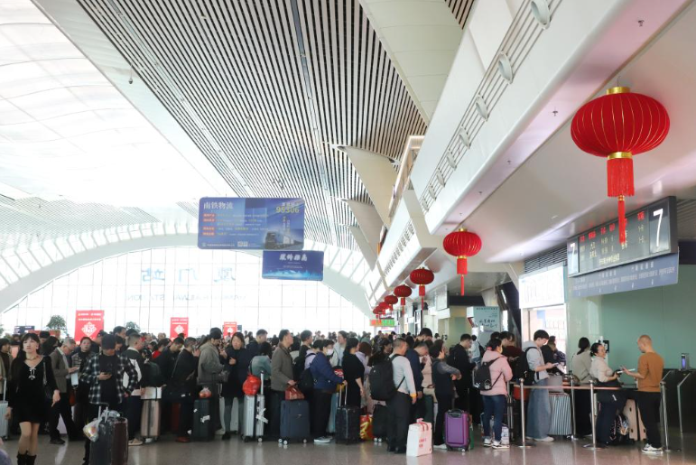 春运过半 我国交通出行人数累计为50.8亿人次