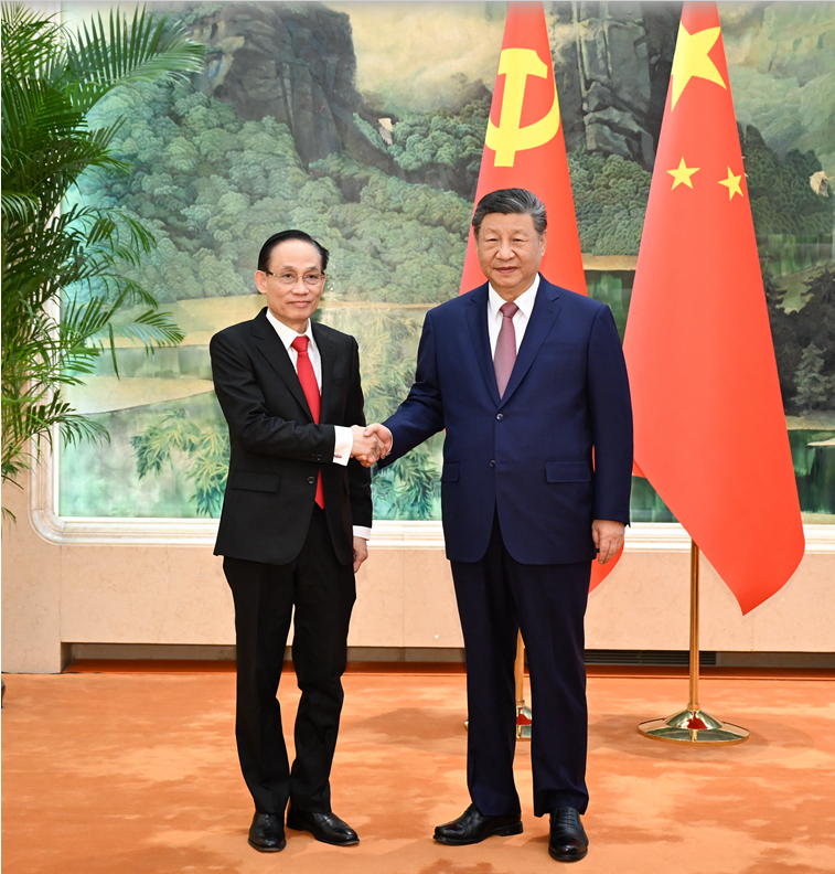 习近平会见越共中央总书记特使黎怀忠