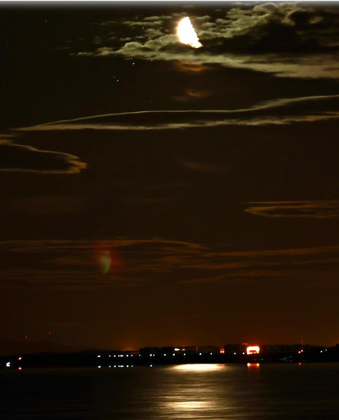 3月23日浪漫天象：蛾眉月“牵手”昴星团