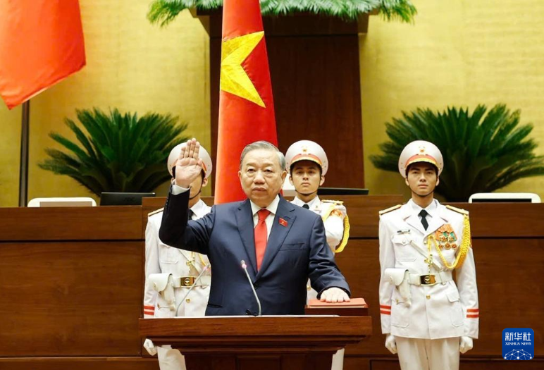 苏林当选越南国家主席并宣誓就职