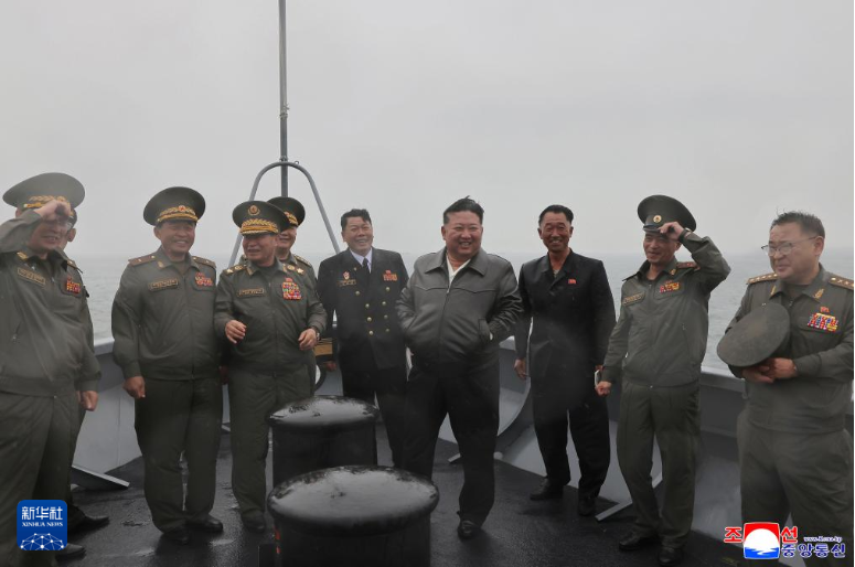 金正恩视察“崔贤”号驱逐舰 要求6月中旬移交海军服役