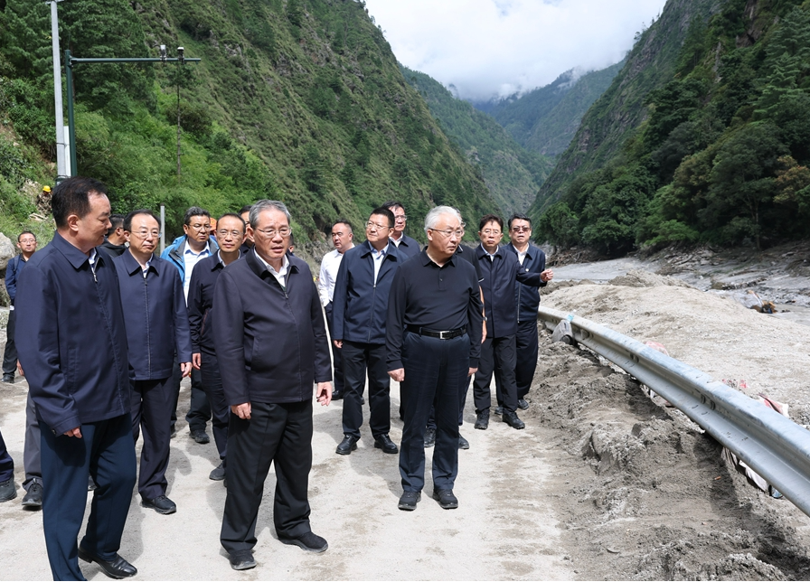 李强在西藏吉隆指导抢险救援和应急处置工作