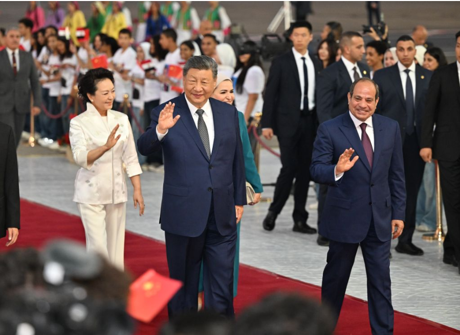 习近平抵达开罗对埃及进行国事访问