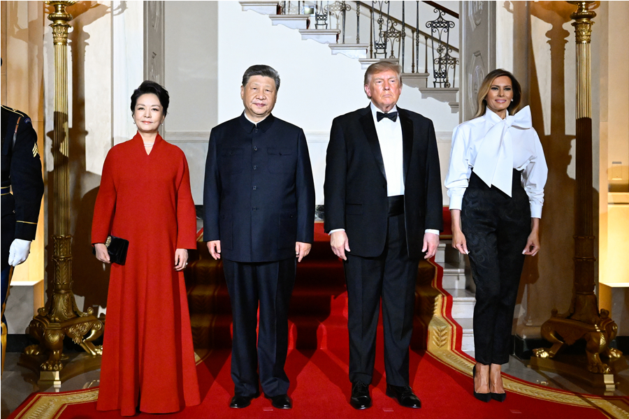 习近平和彭丽媛出席特朗普总统夫妇举行的欢迎国宴