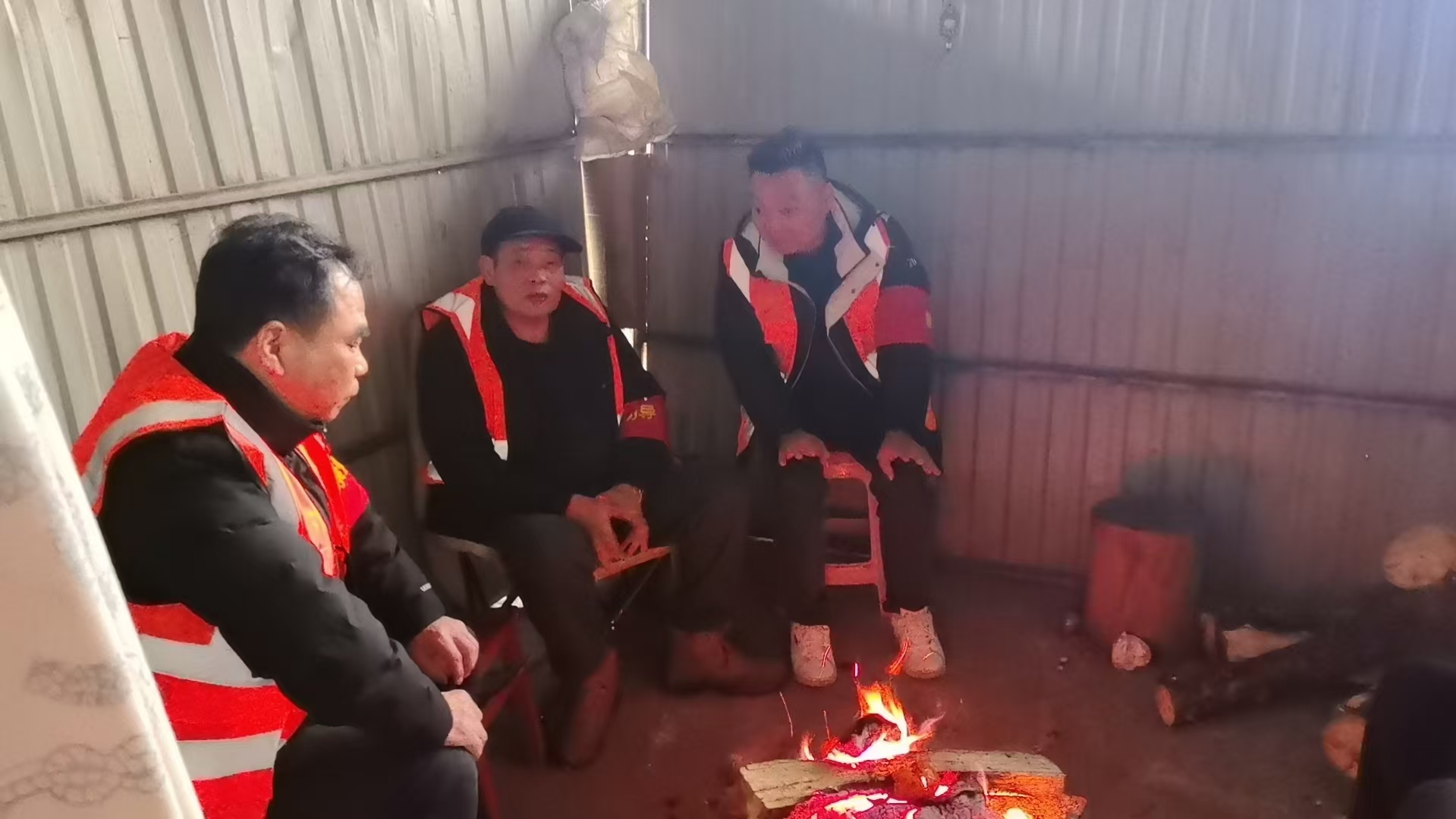 寒夜篝火映初心，志愿红暖白沙年——湘阴白沙社区春节值守纪实