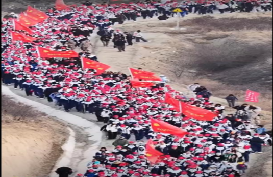 三十一年百里祭英烈：中国固原三千师生用脚步作答——今日长缨在手，何时缚住苍龙