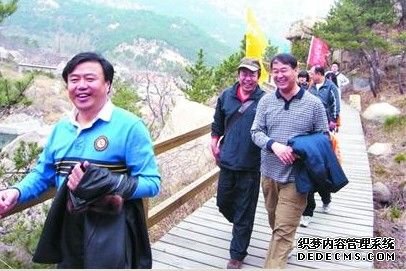 清明驴友集中登崂山 背锅碗走野路逃门票(图)