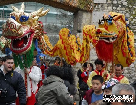 意大利华媒：海外华人不要让过春节变成负担