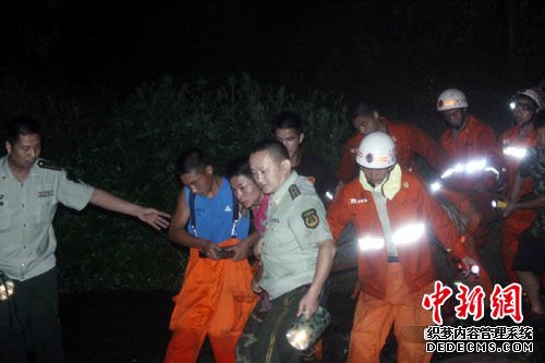 江西7名驴友溶洞遇险6人获救1人遇难（图）