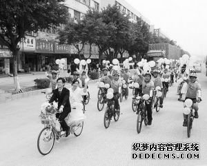 单车婚礼30多车友壮行(图)