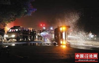 北京交通执法人员被指驾驶套牌车 藏钢管刀具