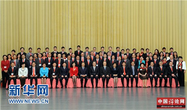 5月22日，中共中央政治局常委、全国政协主席俞正声在北京会见香港特区省级政协委员联谊会访京团。 新华社记者 饶爱民 摄 