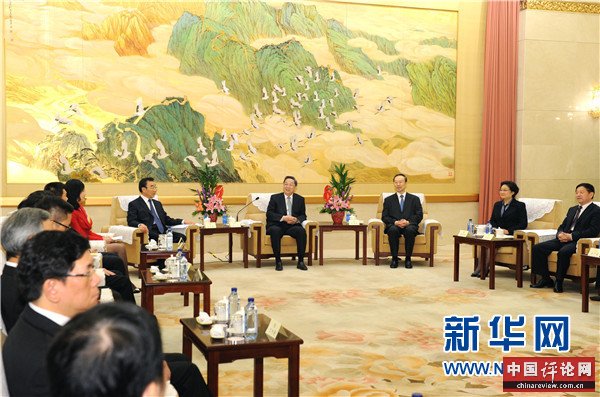 5月22日，中共中央政治局常委、全国政协主席俞正声在北京会见香港特区省级政协委员联谊会访京团。 新华社记者 饶爱民 摄