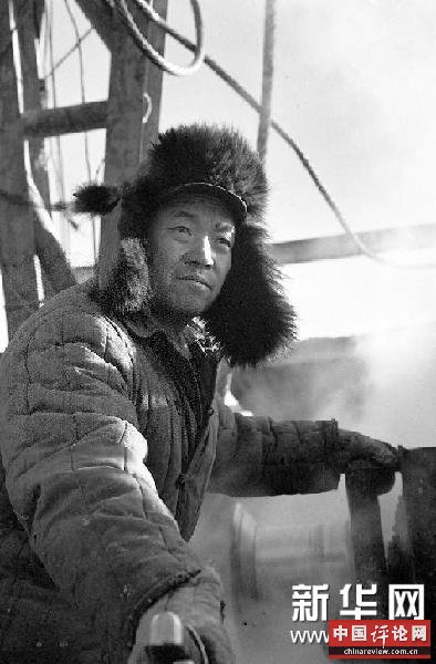 （图文互动·家国梦想·时代英雄谱）（3）致敬六十年代英雄人物：“自己活着是为了使别人更美好”