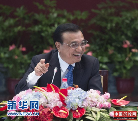 11月20日，国务院总理李克强在杭州会见出席首届世界互联网大会的中外代表并同他们座谈。 新华社记者 王晔 摄