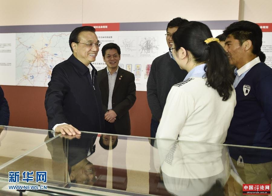 11月27日，中共中央政治局常委、国务院总理李克强来到北京国家博物馆，参观人居科学研究展。 新华社记者 谢环驰 摄 