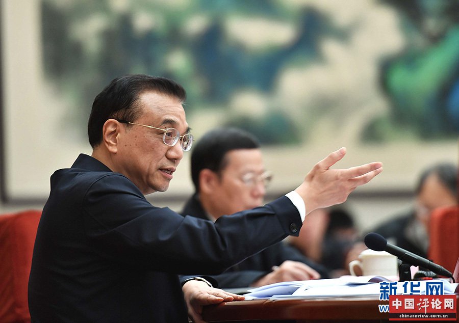 12月23日，中共中央政治局常委、国务院总理李克强在北京主持召开会议，审议通过《西部大开发“十三五”规划》，部署进一步推动西部大开发工作。中共中央政治局常委、国务院副总理张高丽出席。新华社记者 李涛 摄