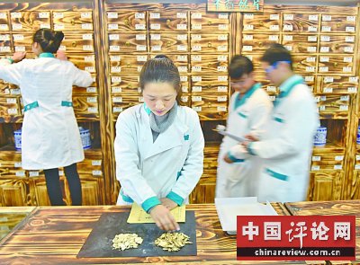 让学生理解和认同中医药文化