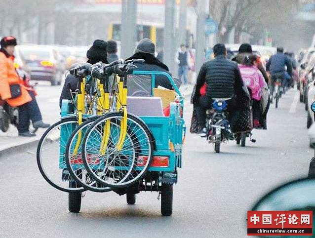人工搬运，是共享单车企业解决扎堆问题最主要的手段