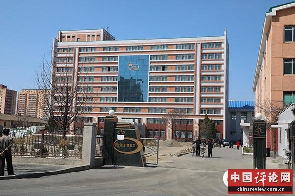 朝鲜东平壤第一中学。（记者 莽九晨摄）
