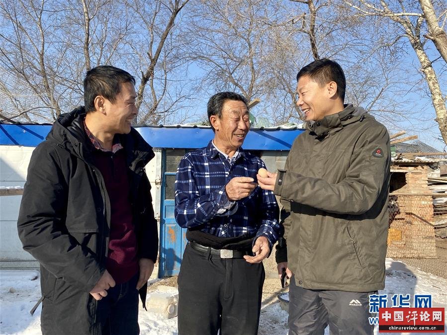 （在习近平新时代中国特色社会主义思想指引下——新时代新作为新篇章·总书记关切脱贫事·决胜贫困·图文互动）（1）让一方水土“富养”一方人——扶贫特色产业惠及千家万户