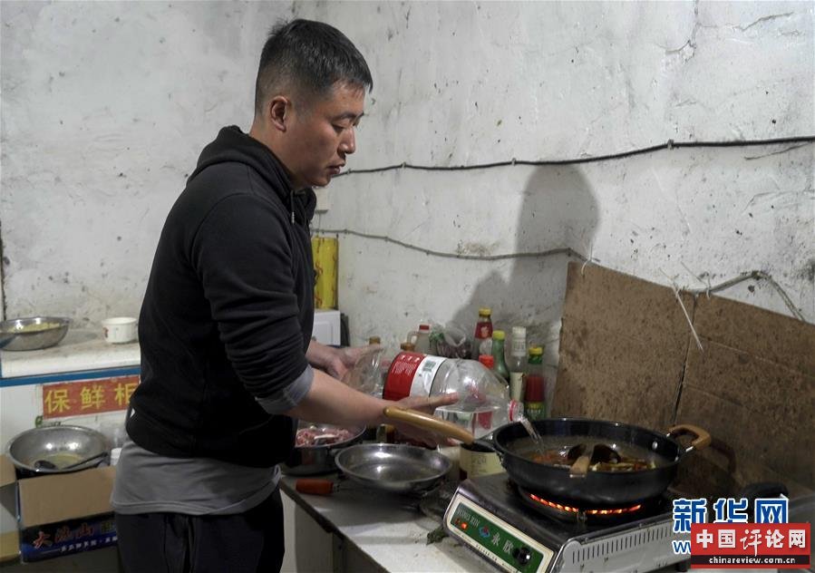 （决战决胜脱贫攻坚·图文互动）记者手记：触摸改变，面对挑战，感受新生——在大凉山腹地蹲点的日与夜