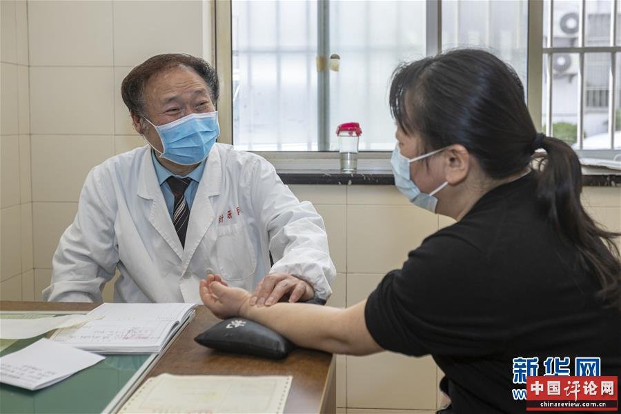 （代表委员履职·图文互动）（4）“履职与行医，都要精益求精”——全国政协委员吴焕淦履职记